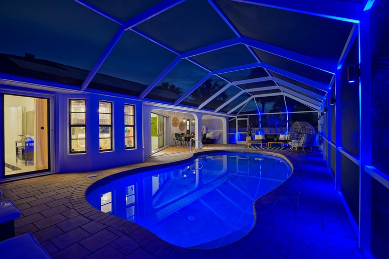 Swimming pool 2, Glamorous 3-Bedroom Villa with Heated Pool Sarasota Area, Charlotte