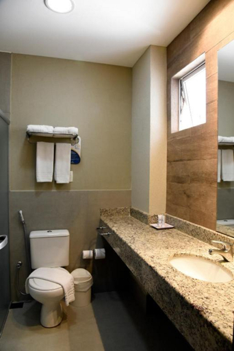 Bathroom 5, Golden Blue Hotel, Londrina