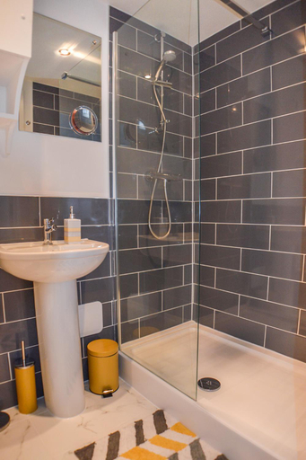 Bathroom 3, Anstey Heights Apartments, Bristol
