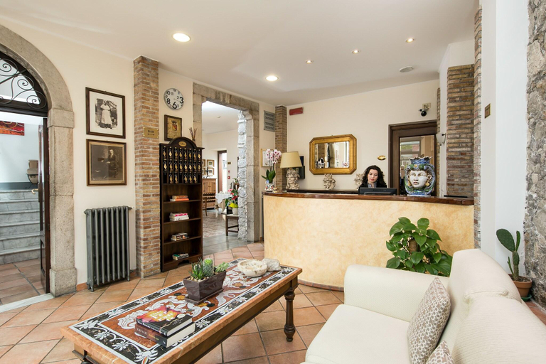 Public Area 2, Hotel La Pensione Svizzera, Messina