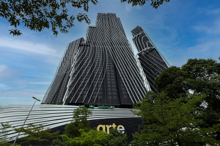 Exterior & Views