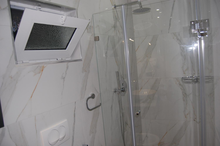 Bathroom 3, Hotel Ramosaco, Radhime, Vlore, Vlorës