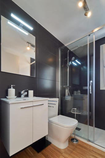 Bathroom 3, Views and Beds, Pontevedra