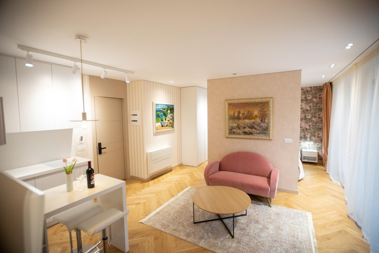 Others 2, Seven Luxury Suites, Tiranës