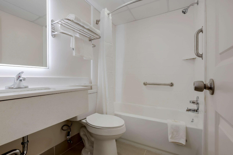 Bathroom 23