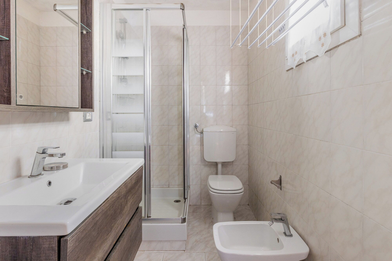 Bathroom 4, Casa sul canale di Via Piella, Bologna