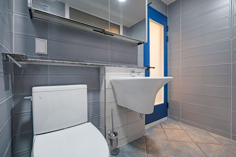Bathroom 5, wangkyeong hanoak poolvilla, Gyeongju
