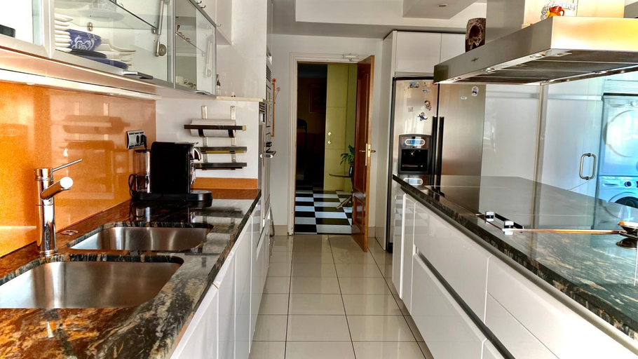 Kitchen 2, H1-Habitacion sublime cama doble luminosa A/C WIFI, Madrid