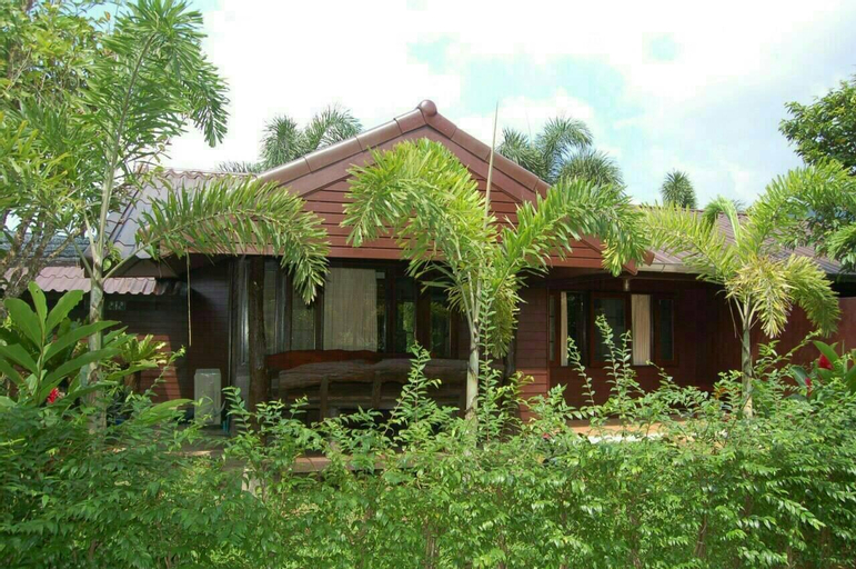 Exterior 4
