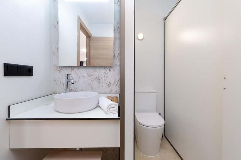 Bathroom 3, Travel Habitat La Marina Real, Valencia