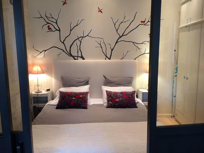 Bedroom 2, Typical 18th century flat, historical center, Vaucluse