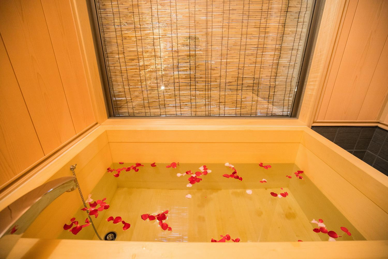 Bathroom 3, Kyomachi Suzaku, Kyoto