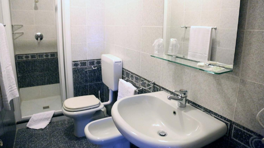 Bathroom 3, Hotel PRime - Montecatini, Pistoia