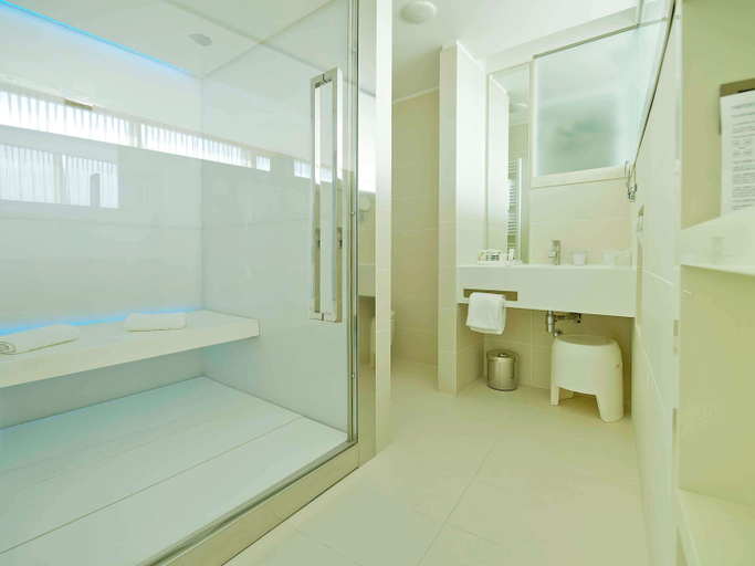Bathroom 4, Mercure Nerocubo Rovereto, Trento