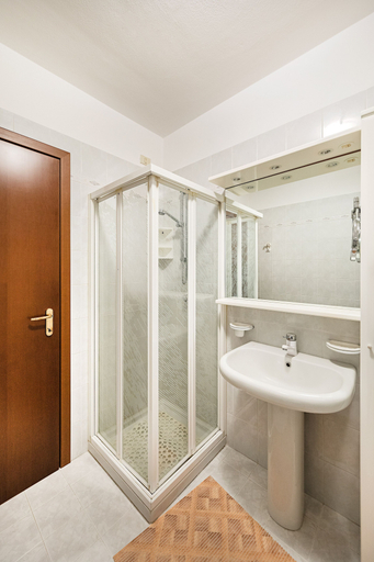 Bathroom 3, Residence Giardino 3 by Wonderful Italy, Brescia