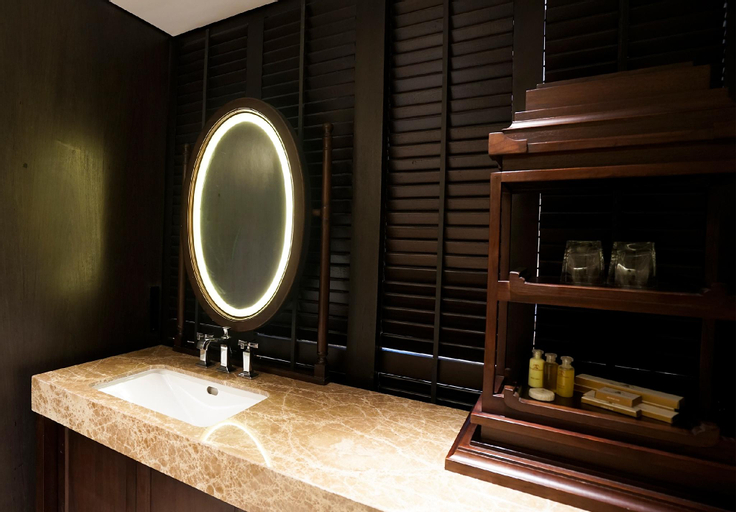 Bathroom 25
