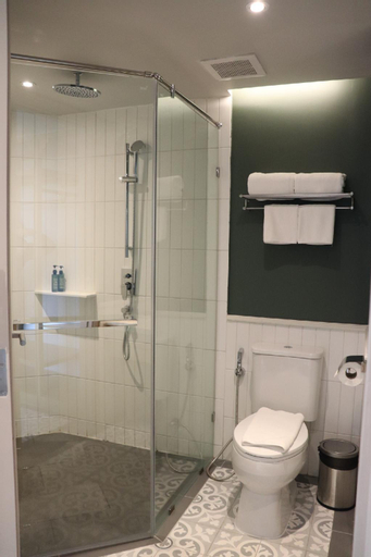 Bathroom 14