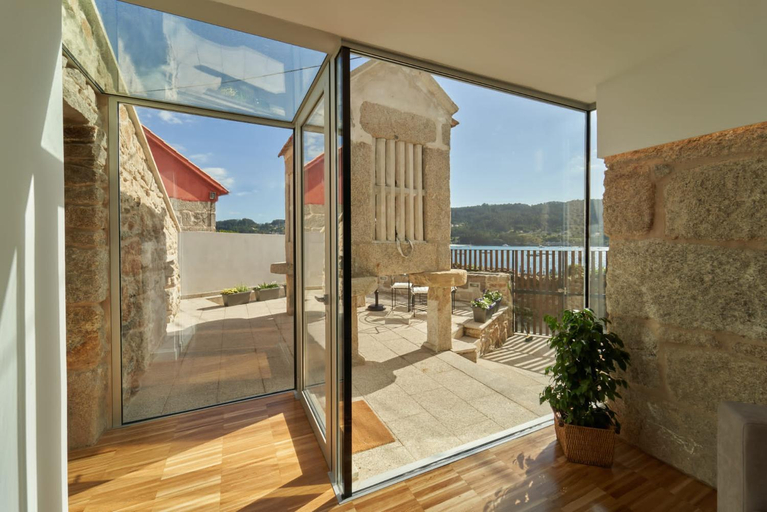 Others 5, Views and Beds, Pontevedra