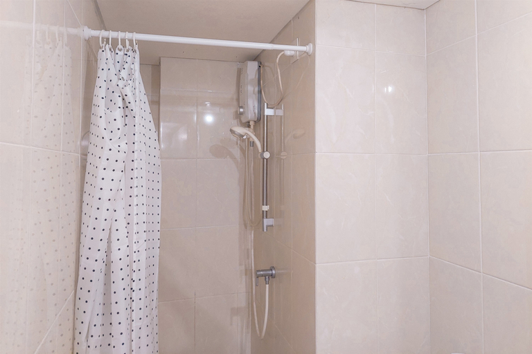 Bathroom 5, Scenic 2BR Apartment at M-Town Residence By Travelio, Tangerang