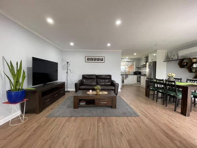 Others 4, Yours 3 bedrooms house - Granny Flat Close to Park, Wyndham - West