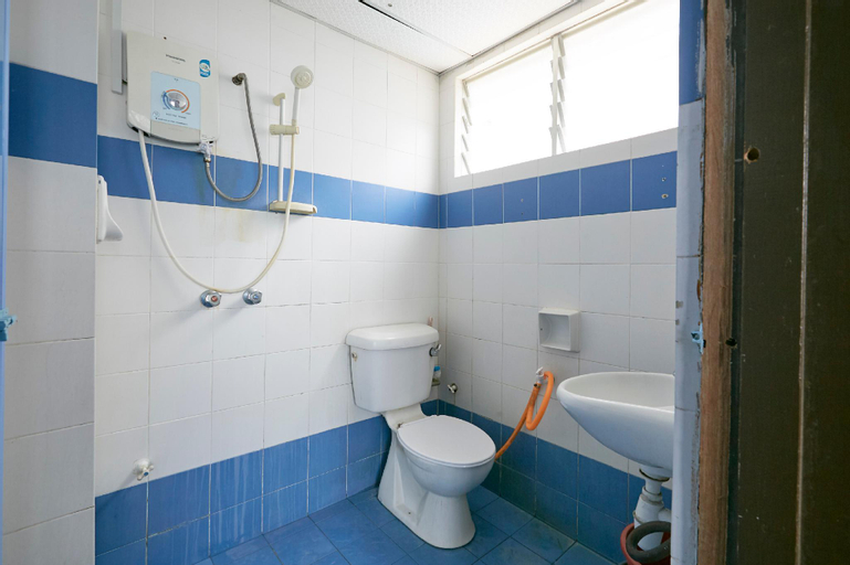Bathroom 18