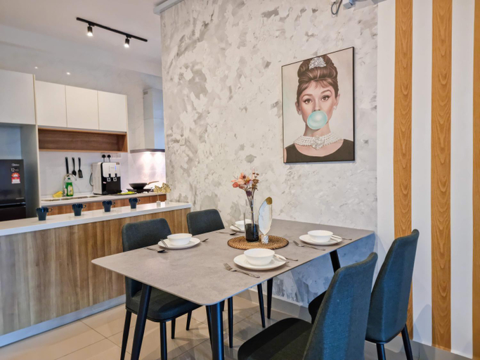 Dining Room 21