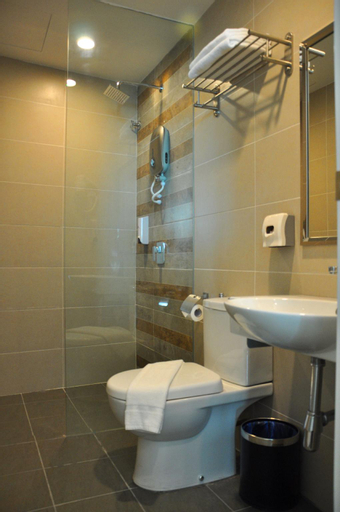Bathroom 9