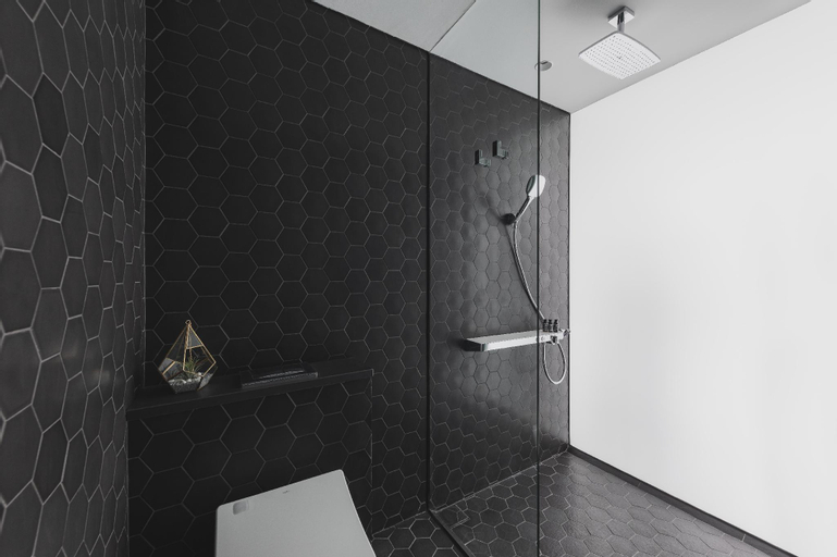Bathroom 25