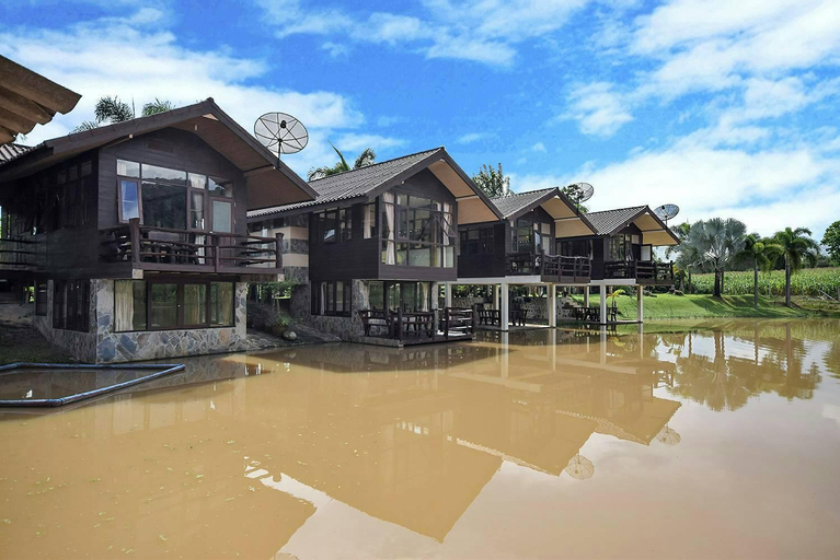 Exterior 7
