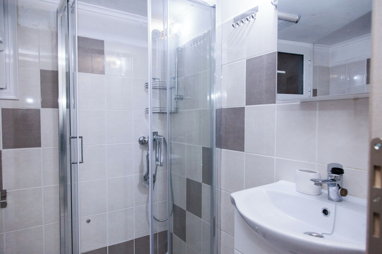 Bathroom 5, Cozy apt near Stavros Niarchos Park, Attica