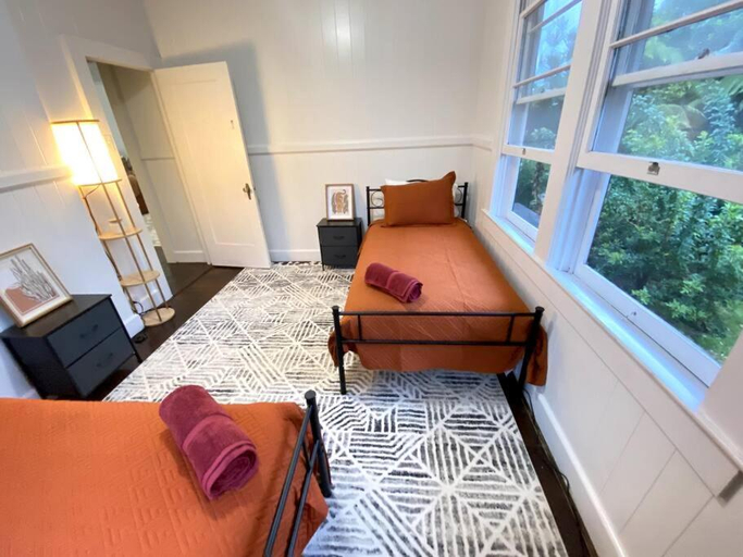 5, YOUR HILO HOMEBASE - Lovely 3 Bedroom in Heart of Hilo with AC!, Hawaii