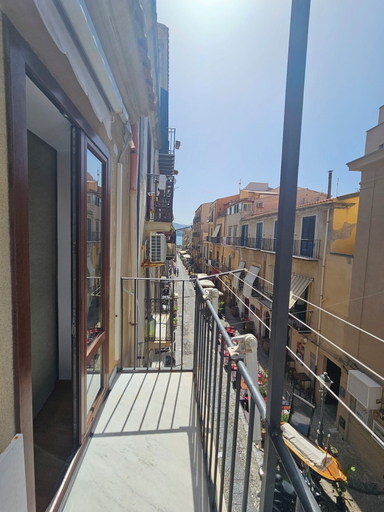 Others 4, Un Balcone su Via Bordonaro, Palermo
