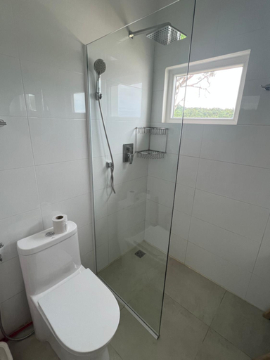 Bathroom 5, You Me Resort, Sihanoukville