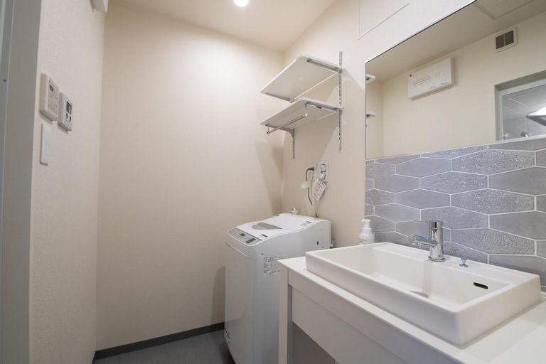 Bathroom 12