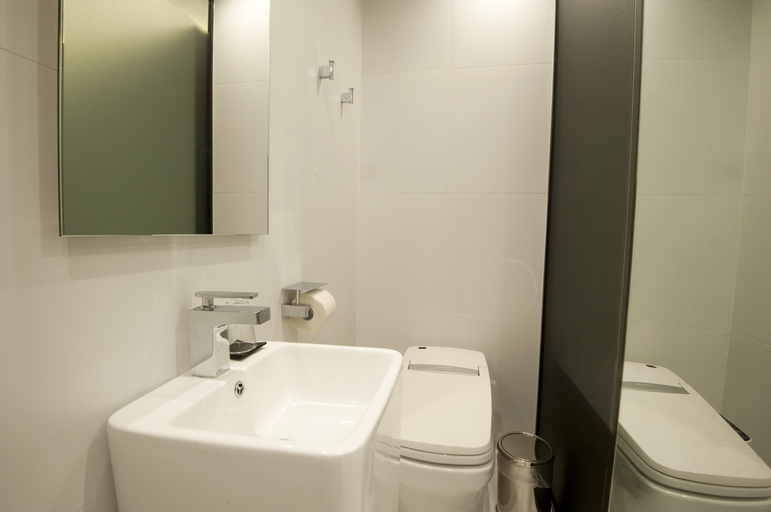 Bathroom 10