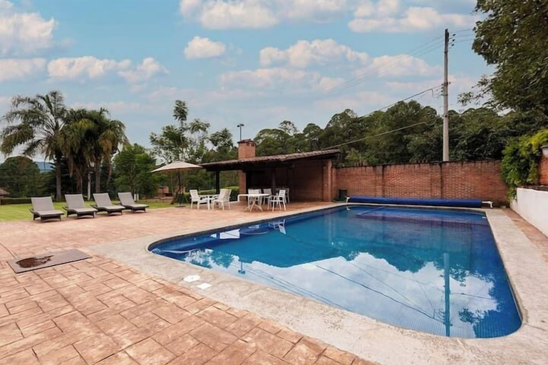 Sport & Beauty 3, Incredible Property with Huge Garden and Pool!, Valle de Bravo