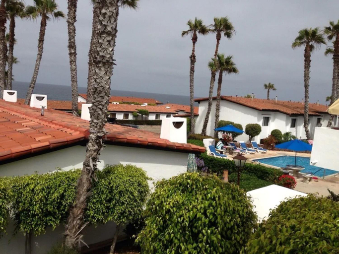 Great Beach Swiming Pools Tennis Courts Condo in La Paloma Rosarito Beach, Tijuana