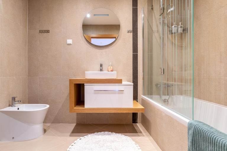 Bathroom 3, Spacious 2 bedroom Apartment with Sea View Lagos by Lisbeyond, Lagos