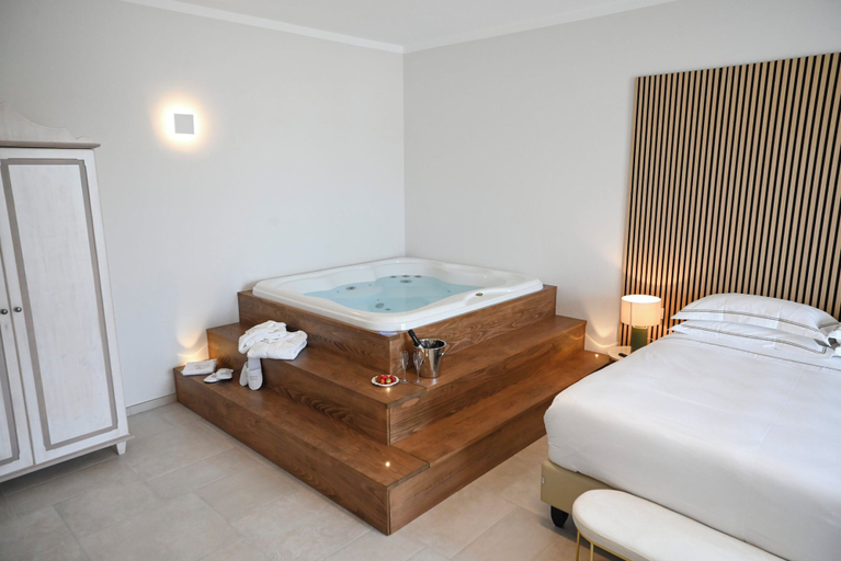 Bedroom 2, Dimora Bianca Luxury, Bari