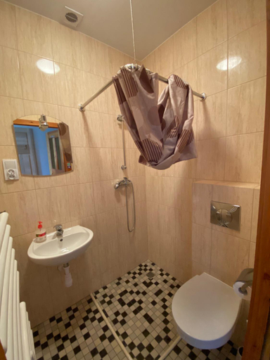 Others 3, Leonardo Guesthouse, Lubań