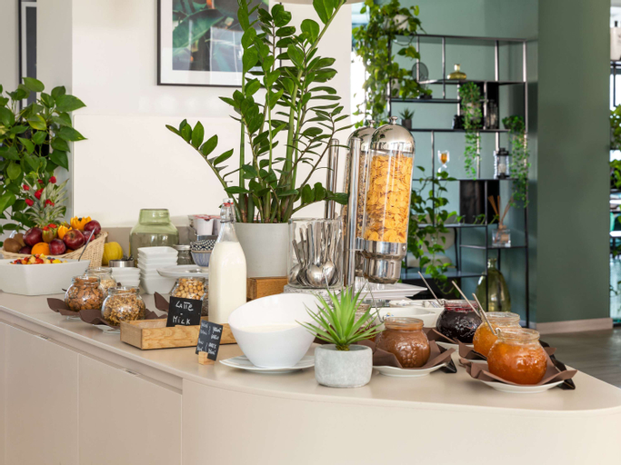 Food & Drinks 13