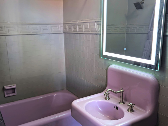 Bathroom 3, The Well Hotel & Taproom, Las Animas