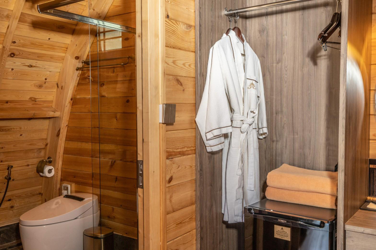 Bathroom 18