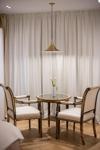 Others 4, Seven Luxury Suites, Tiranës