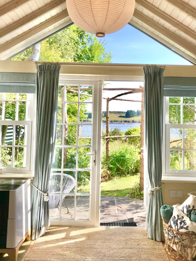 Others 3, Coastal Chic waterfront studio