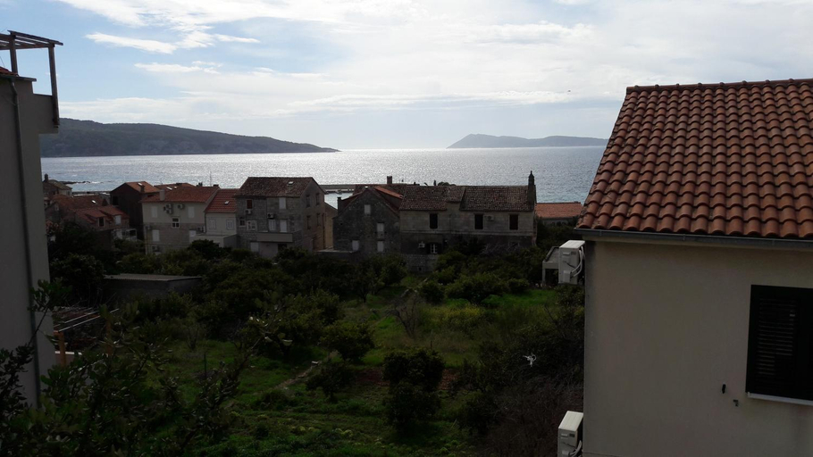 Others 3, Bed and Breakfast BLUE in BLUE, Room GREEN +, Komiža