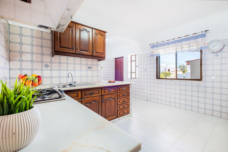Others 5, Villa Renaissance, Lagoa