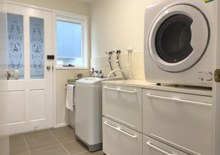 Bedroom 2, BerwickHills Stylish 3 BdrmHome *Free Wifi*NetFlix, Casey - Berwick