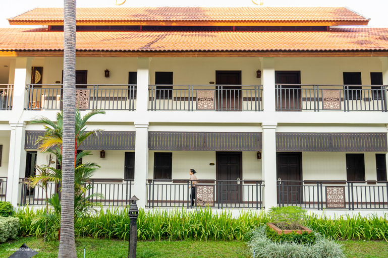 Exterior 16