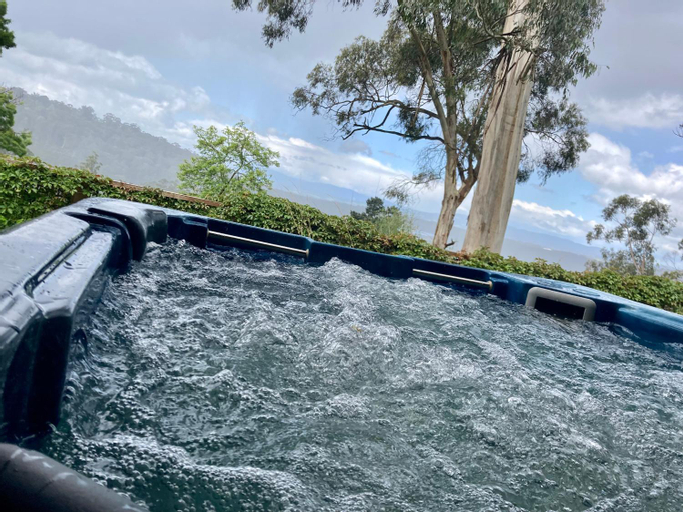 Villa with Spa and Breathtaking Views of Dandenong Ranges, Yarra Ranges - Dandenongs